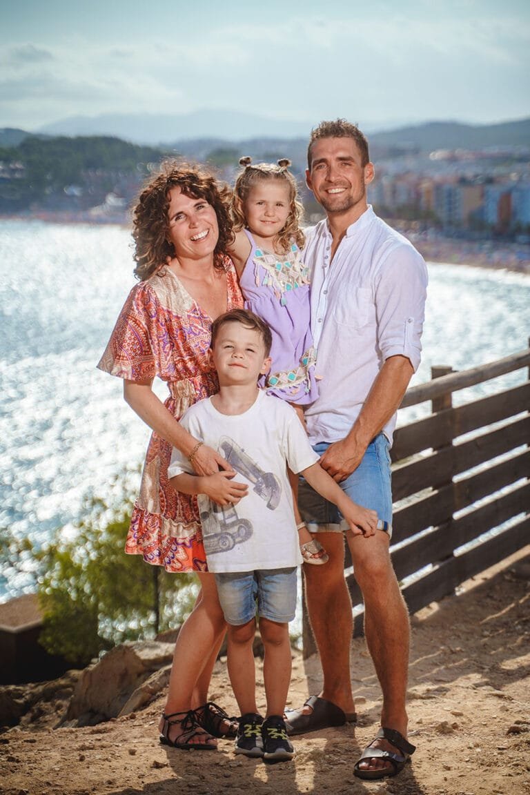 El Manual Completo para una Sesión de Fotos Familiar Perfecta en la Costa Brava