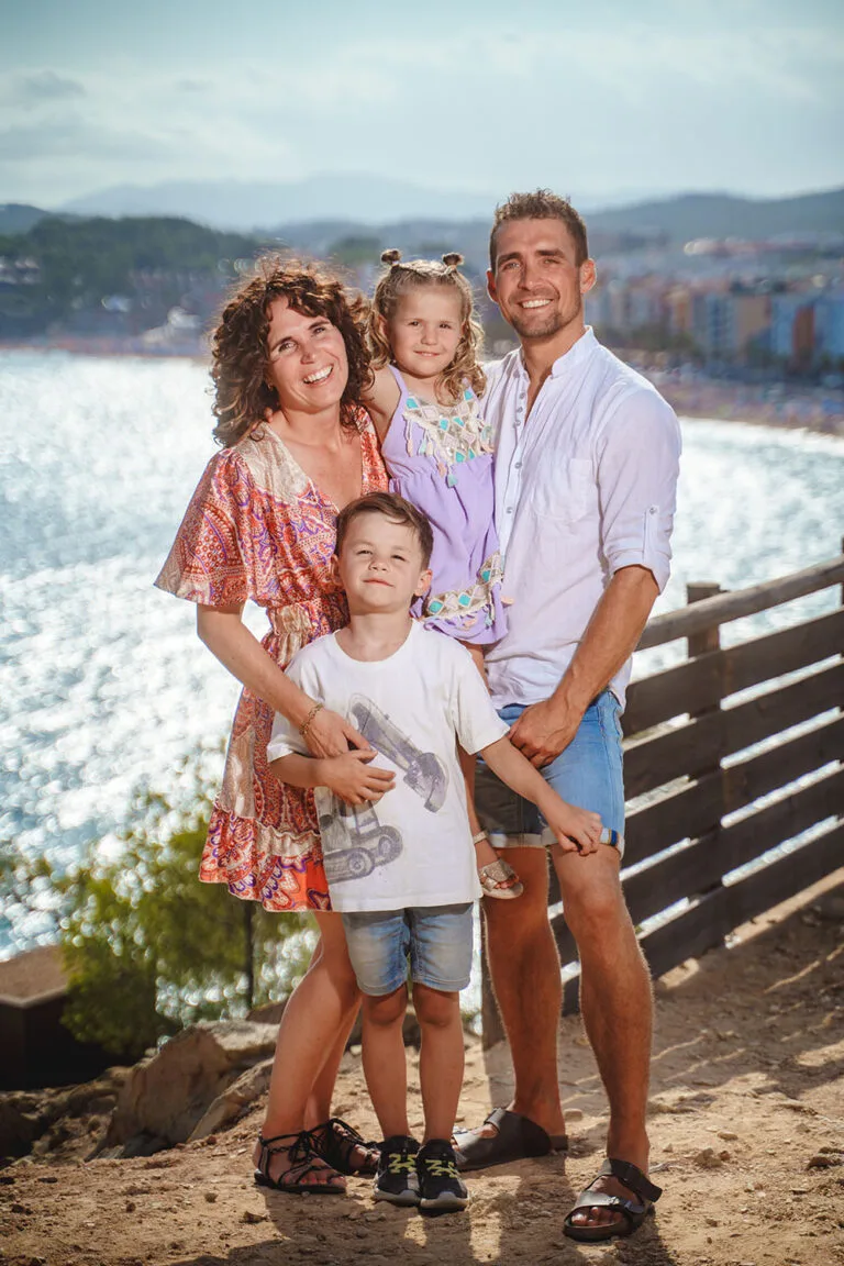 El Manual Completo para una Sesión de Fotos Familiar Perfecta en la Costa Brava