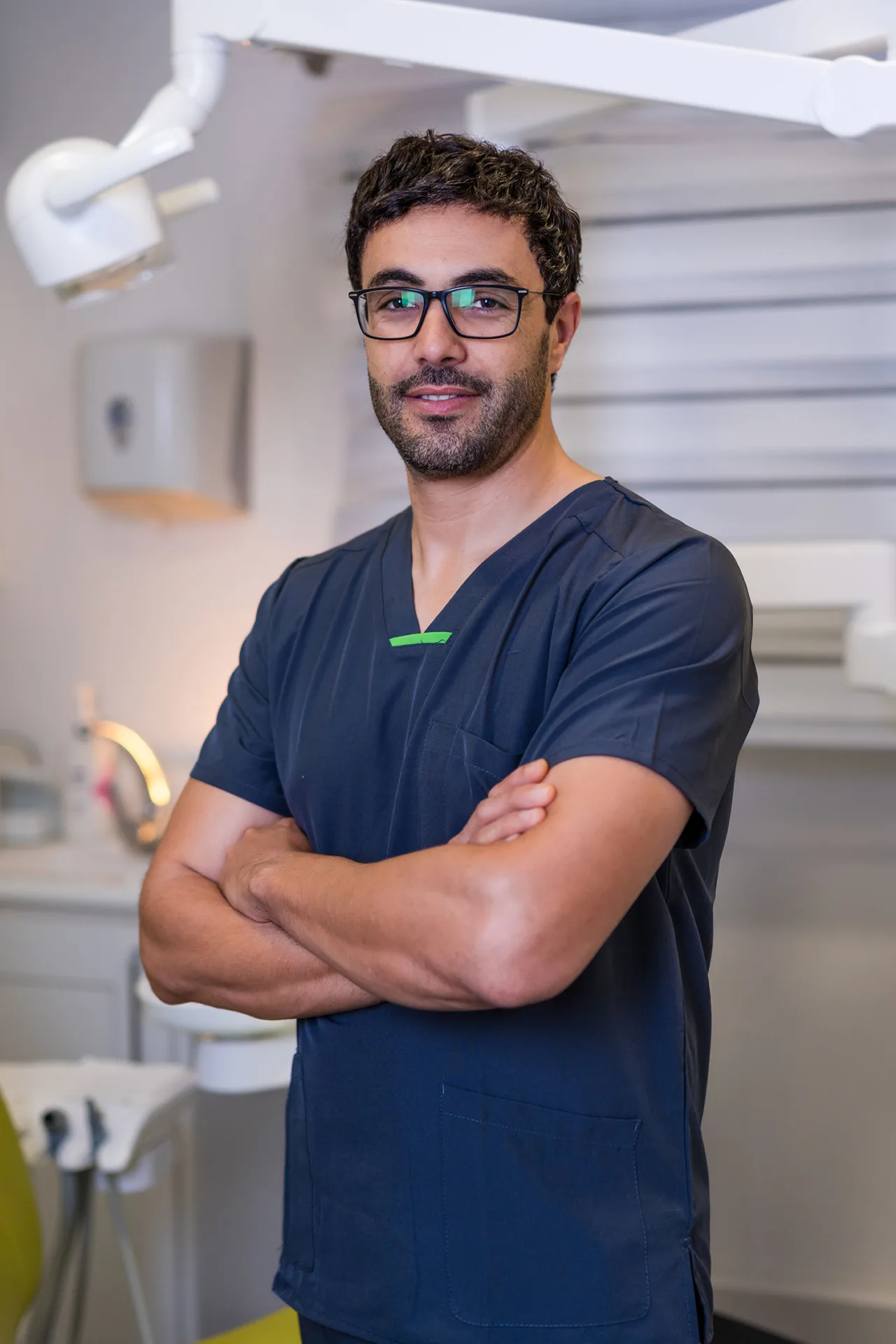 Retrato profesional de un Dentista en Girona, por el fotógrafo Henry Xavier.