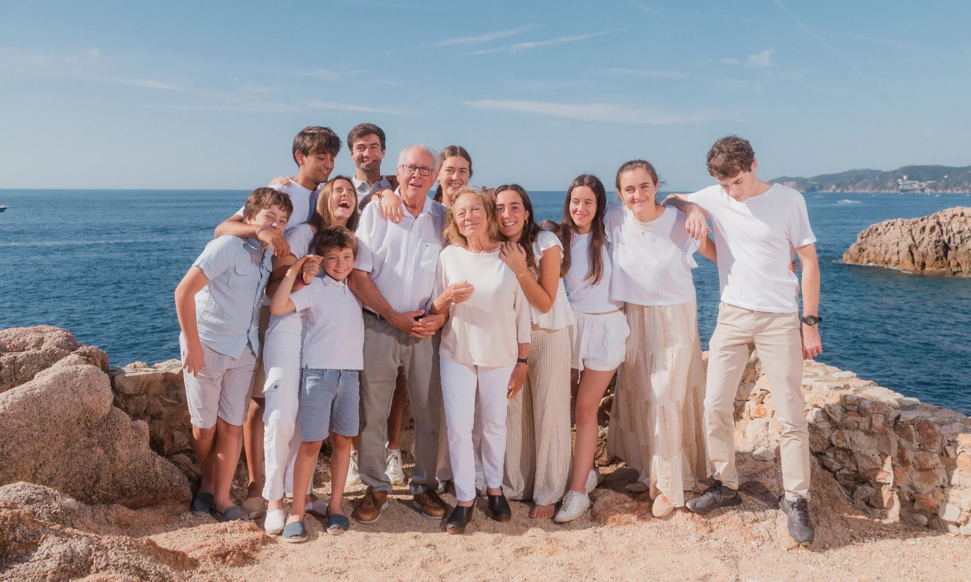 Fotografía familia en San Feliu de Guíxols